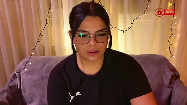 Snapshot of ThiccMady chatting on December 2025 07:51:01 PM ThiccMady online show from December 2025 07:51:01 PM