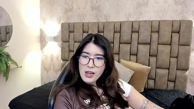 emiilyy cute online show from October 2025 12:12:02 PM