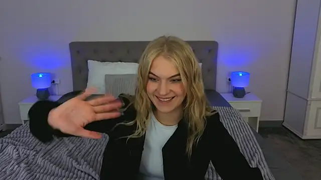 Snapshot of AlinaLiii chatting on April 2026 07:22:01 PM AlinaLiii online show from April 2026 07:22:01 PM