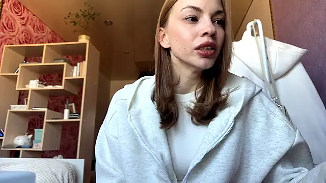 Snapshot of SofiaSmiles chatting on September 2025 06:04:02 AM SofiaSmiles online show from September 2025 06:04:02 AM