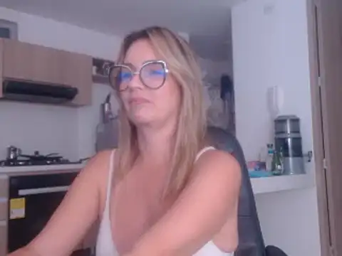 LovePaula online show from February 2025 02:06:02 AM