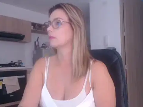 LovePaula online show from February 2025 12:16:02 PM