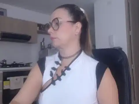 LovePaula online show from February 2025 10:56:02 AM