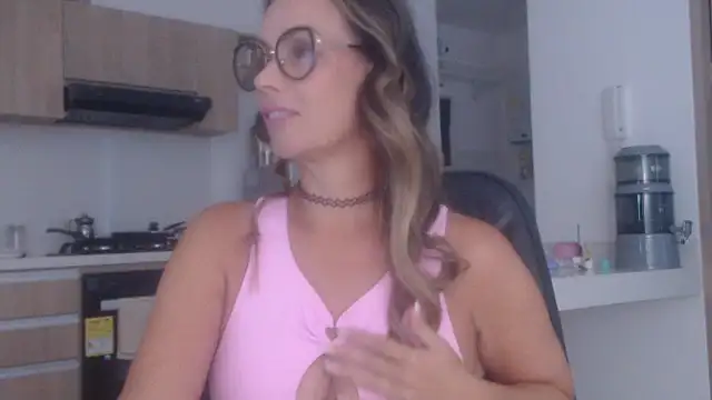 LovePaula online show from November 2025 12:27:01 PM