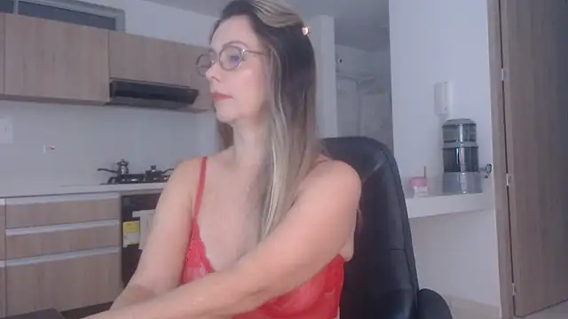 LovePaula online show from February 2026 12:08:02 PM