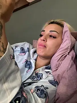 Snapshot of Giullyaxx chatting on September 2025 08:47:02 PM Giullyaxx online show from September 2025 08:47:02 PM