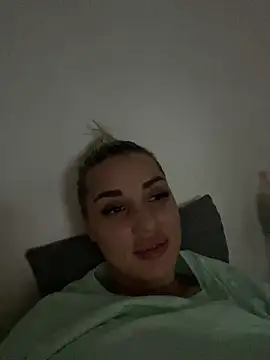 Snapshot of Giullyaxx chatting on October 2025 05:02:02 PM Giullyaxx online show from October 2025 05:02:02 PM