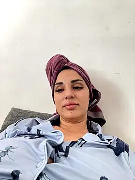 Snapshot of Giullyaxx chatting on October 2025 10:38:01 AM Giullyaxx online show from October 2025 10:38:01 AM