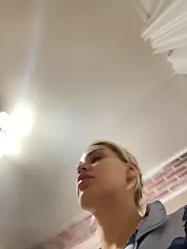 Snapshot of Giullyaxx chatting on October 2025 05:24:02 PM Giullyaxx online show from October 2025 05:24:02 PM