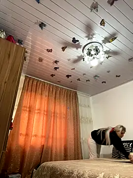 Snapshot of Giullyaxx chatting on November 2025 08:59:01 AM Giullyaxx online show from November 2025 08:59:01 AM