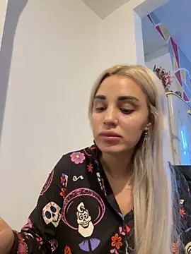 Snapshot of Giullyaxx chatting on November 2025 11:05:01 AM Giullyaxx online show from November 2025 11:05:01 AM