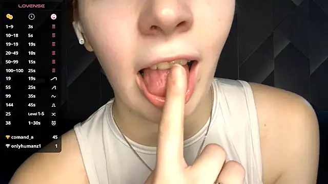 FoxLina online show from October 2025 08:27:02 PM