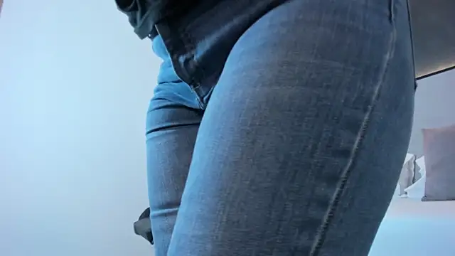 zoee zi online show from October 2025 08:05:01 PM