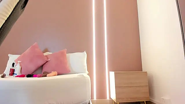 zoee zi online show from February 2026 06:51:02 PM