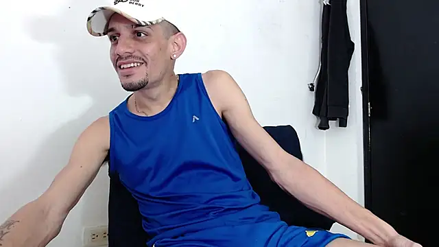 LATINO27CM online show from February 2026 12:31:01 AM