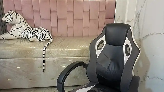 Snapshot of Soffia_b chatting on October 2025 03:06:01 AM Soffia b online show from October 2025 03:06:01 AM