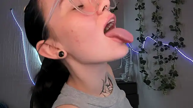 Elastikisss online show from July 2026 04:37:01 AM