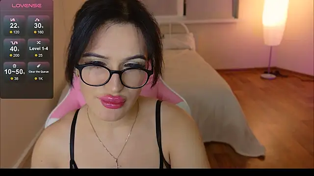 Snapshot of ShayLoren chatting on September 2025 02:27:02 AM ShayLoren online show from September 2025 02:27:02 AM