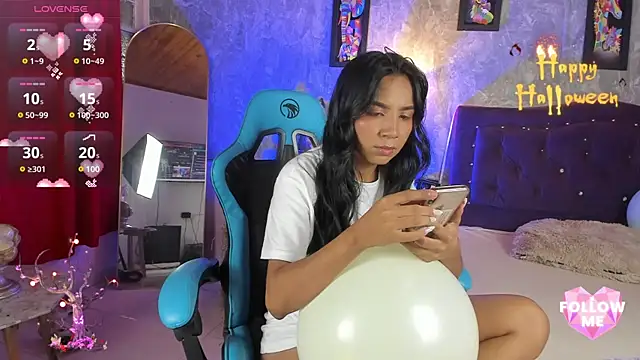 Lauren smiles online show from November 2025 04:00:01 AM