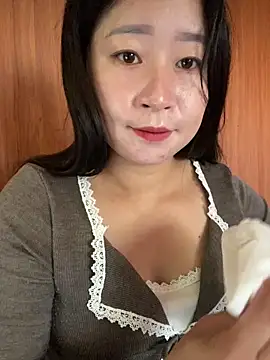 violet-00 online show from October 2025 01:30:02 AM