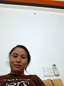 xuxulovezz online show from November 2025 10:26:02 AM