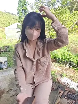 Helen-Tran online show from November 2025 01:37:01 AM