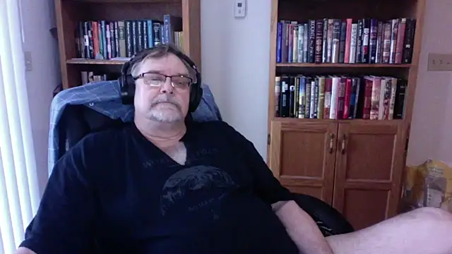 Vinyl22xh online show from April 2026 04:03:01 PM