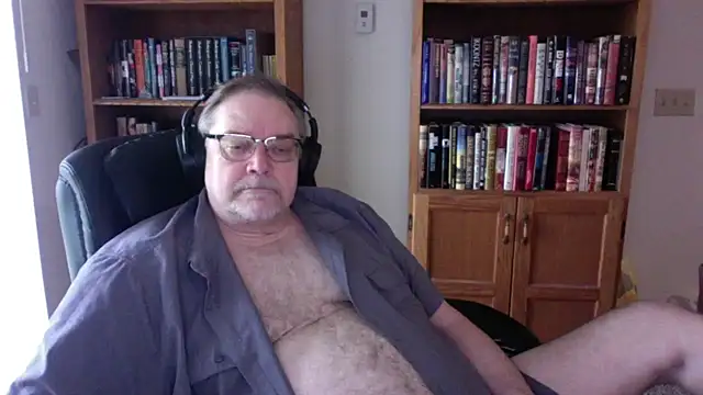 Vinyl22xh online show from April 2026 06:09:01 PM