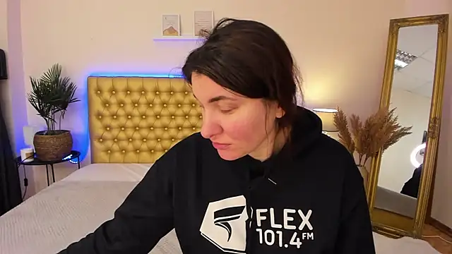 TrishaDarks online show from February 2026 06:12:01 AM