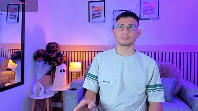 marcuswildx online show from October 2025 11:44:01 AM