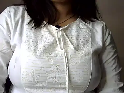 Snapshot of Aaliya02 chatting on November 2025 02:06:02 PM Aaliya02 online show from November 2025 02:06:02 PM