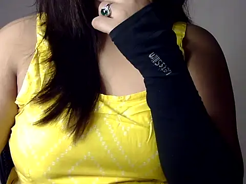 Snapshot of Aaliya02 chatting on November 2025 07:40:01 AM Aaliya02 online show from November 2025 07:40:01 AM