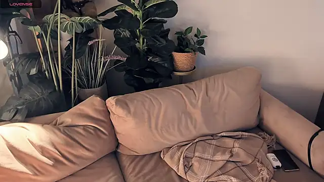 LaureMestler online show from April 2026 10:24:02 AM