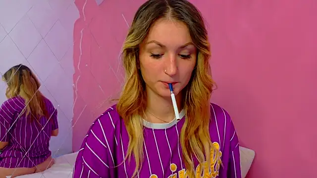 Anaayss  online show from October 2025 04:59:02 AM