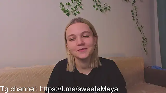 KelleDomin online show from November 2025 08:20:01 PM