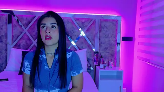 SofiaLopez   online show from October 2025 12:14:02 PM
