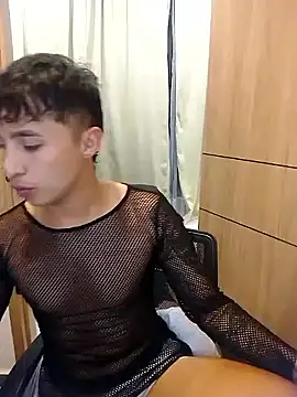 Snapshot of Cristhofher-13102 chatting on November 2025 11:43:02 PM Cristhofher-13102 online show from November 2025 11:43:02 PM