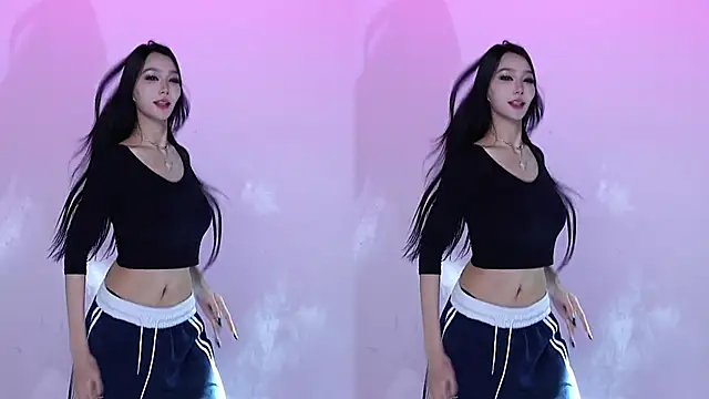 CM---001 online show from October 2025 03:23:02 PM