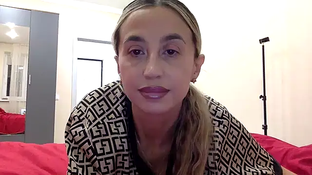 Snapshot of Jeyvaris chatting on November 2025 06:42:02 PM Jeyvaris online show from November 2025 06:42:02 PM