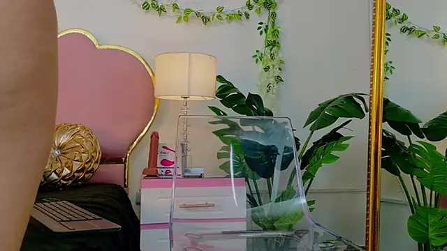 NaiaWhisper online show from October 2025 05:30:01 AM