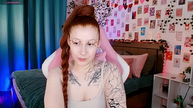 Ayla Hicks online show from November 2025 07:03:03 PM