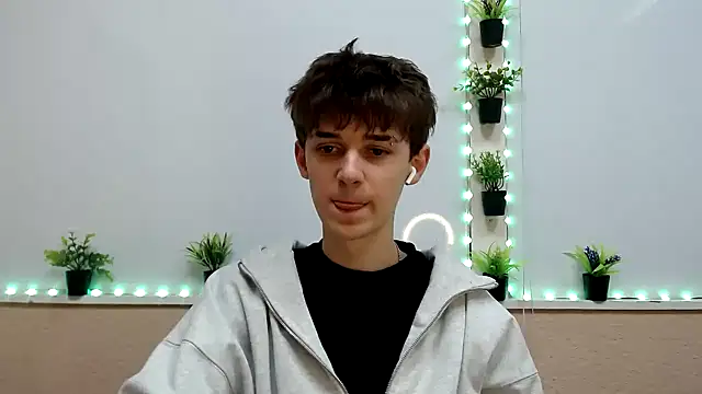 Hoot Dude  online show from November 2025 12:26:01 PM