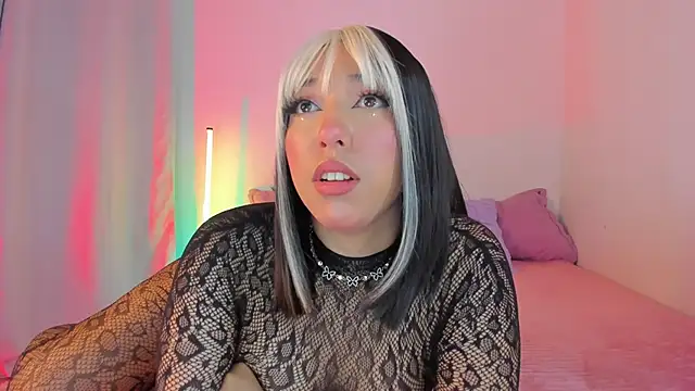 emily  walker online show from May 2026 11:01:04 PM