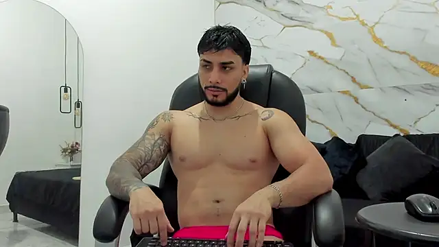 Miike Stone1 online show from November 2025 01:22:02 PM