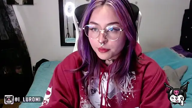 Iluromi online show from November 2025 03:45:01 PM