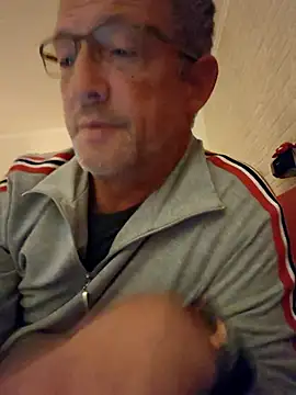 TommyTom76 online show from October 2025 08:20:02 PM