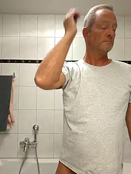 TommyTom76 online show from December 2025 09:47:02 AM