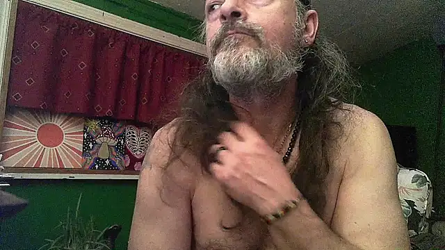 Snapshot of HippieDad333 chatting on March 2026 12:06:01 AM HippieDad333 online show from March 2026 12:06:01 AM