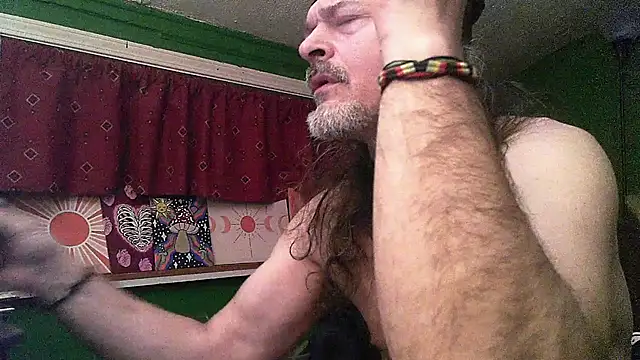 Snapshot of HippieDad333 chatting on April 2026 04:54:01 AM HippieDad333 online show from April 2026 04:54:01 AM