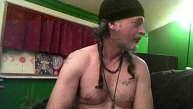 Snapshot of HippieDad333 chatting on April 2026 04:56:01 AM HippieDad333 online show from April 2026 04:56:01 AM